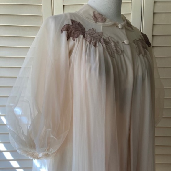 1960's Van Raalte Waltz Length Peignoir Set - Picture 6 of 15